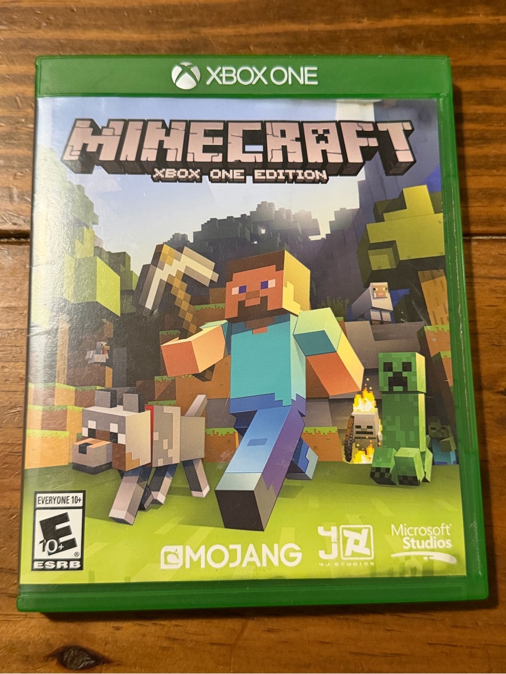 Minecraft: Xbox One Edition - Green Case by Microsoft Studios